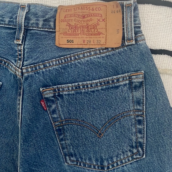 VINTAGE LEVI 501 JEAN SHORTS, CAPRIS, LONG SHORTS - Picture 3 of 3